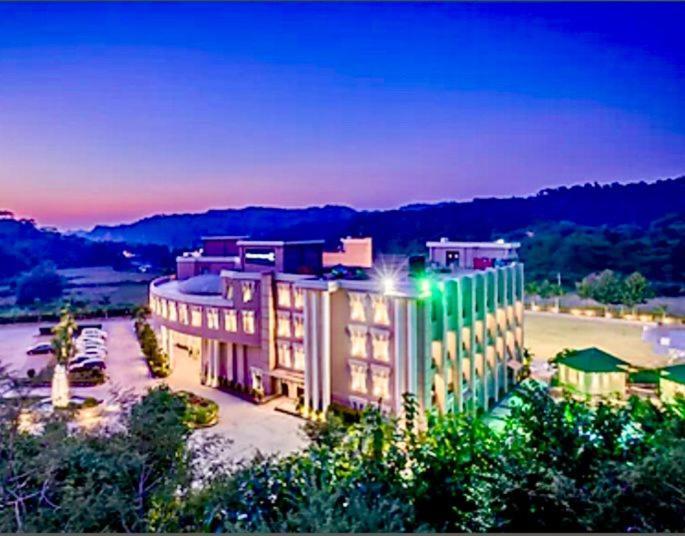 Golden Tulip Chandigarh, Pancskula Kültér fotó